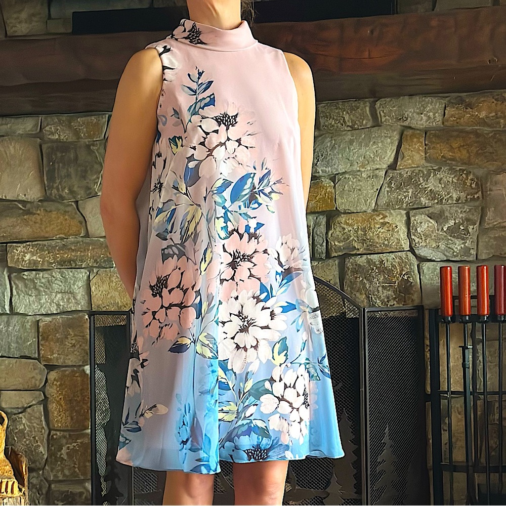 VINCE CAMUTO High Neck Chiffon Float Dress, Pink/Blue with Flowers - Sz.6
EUC